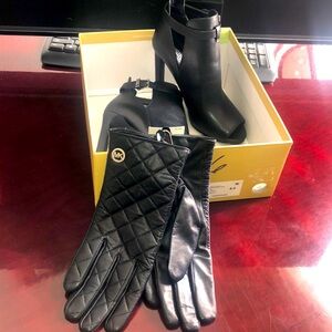MICHAEL Michael Kors Lawson Open Toe 6 and Matching Gloves M for a Polished Look